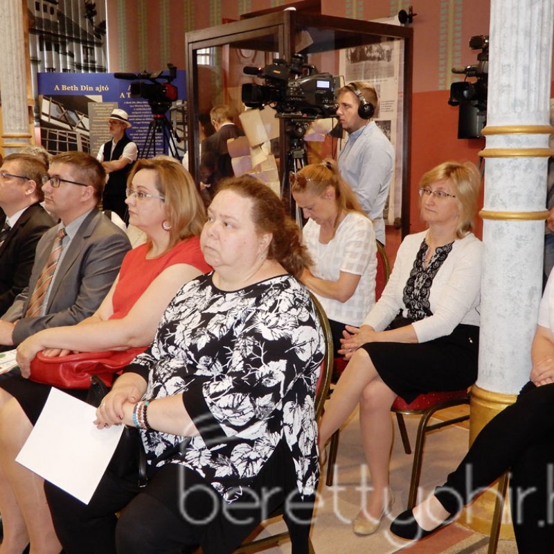 Átadták a felújított zsinagógát 24